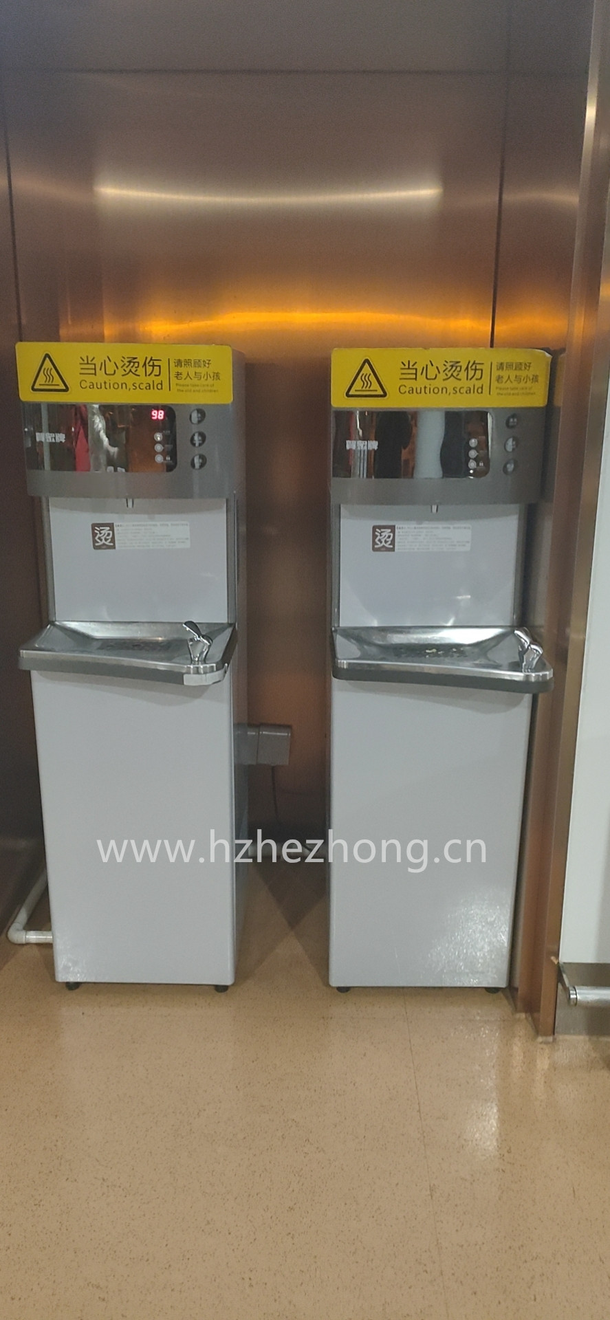 重庆江北国际机场使用贺众牌饮水机
